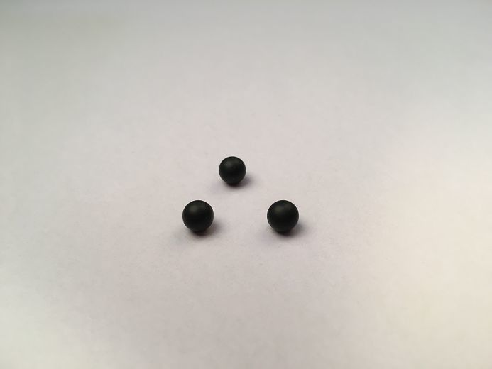Black Shining Solid Rubber Ball High Abrasion Resistance For Machine Industry